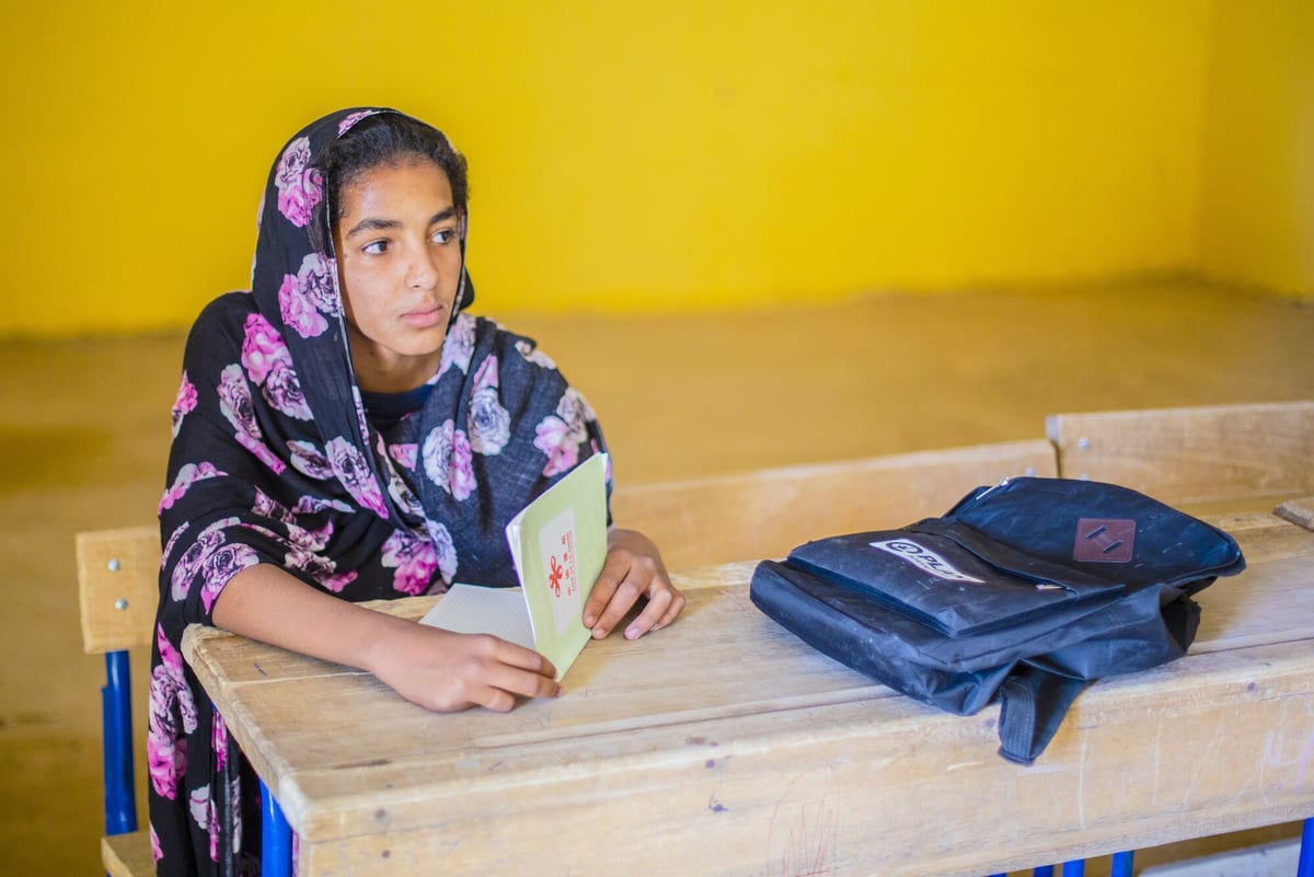 Aminatou, 14 ans, du Mali a reçu un kit scolaire