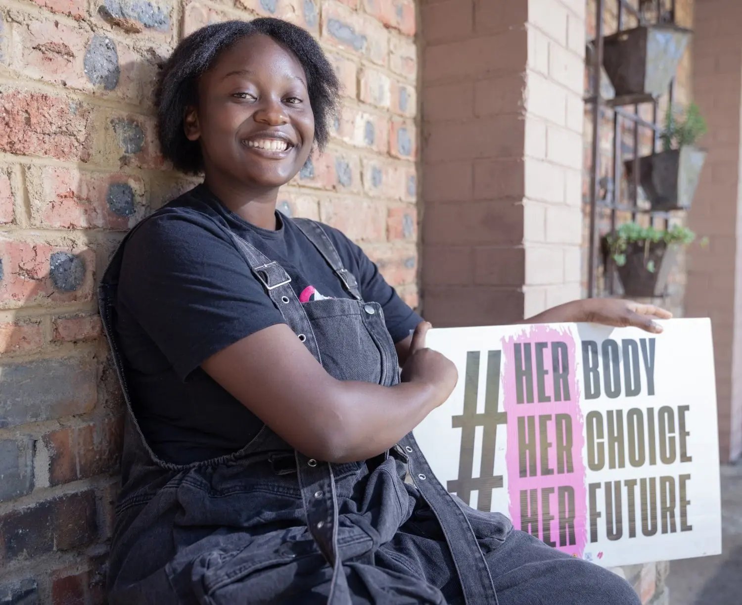  Au Zimbabwe, Chantelle déploie toute sa créativité pour lutter contre le mariage d’enfants. 