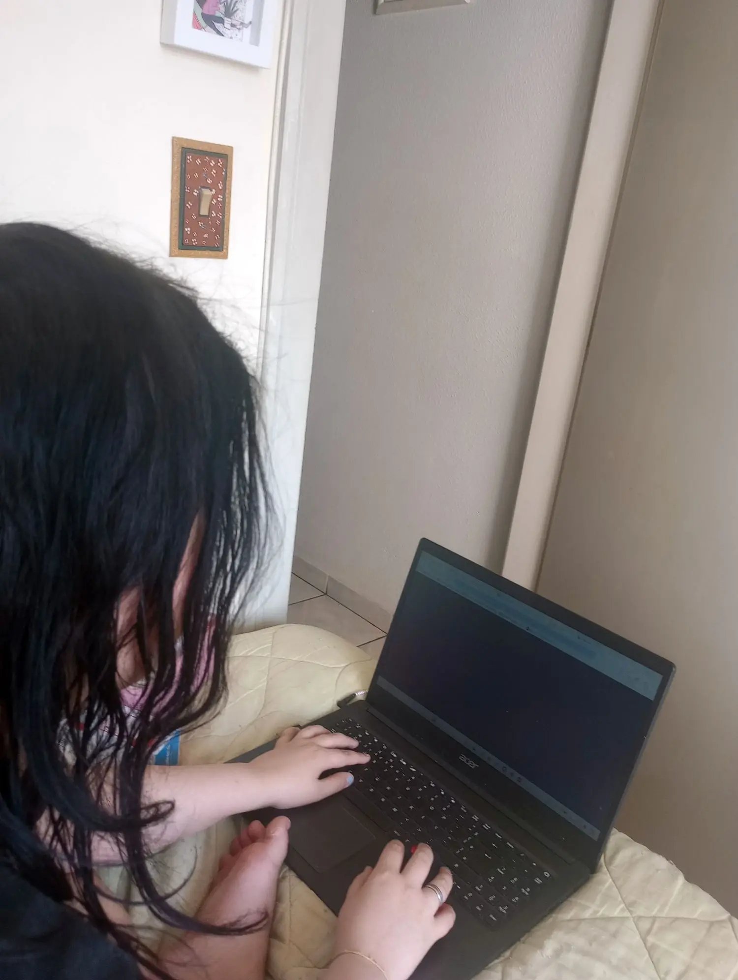 Adriana, 23 ans, a signalé des comportements abusifs d’autres gamers sur le web. 