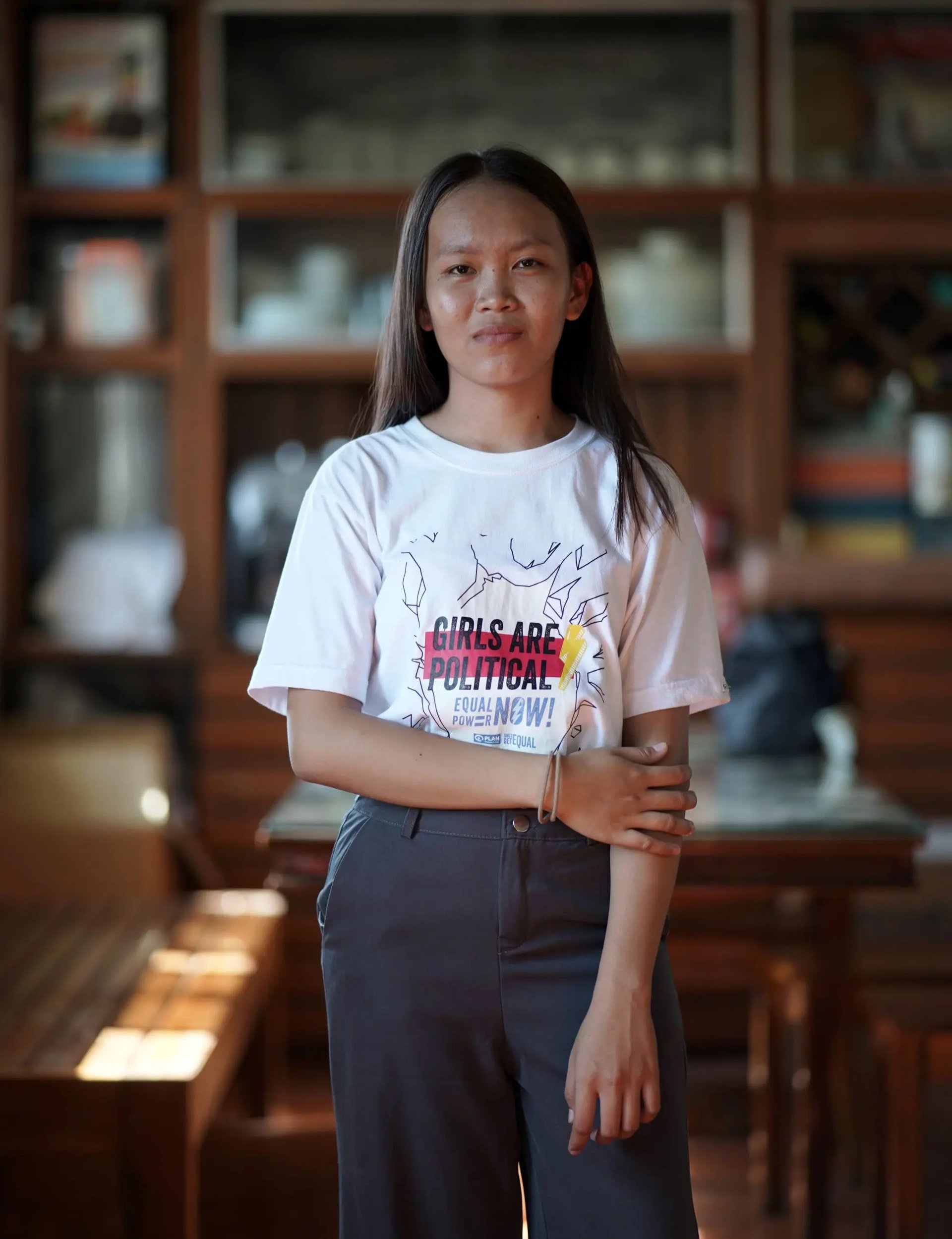 Angelie, 17 jaar, begeleidt een groep jongeren om milieubewustzijn te promoten in haar gemeenschap. 