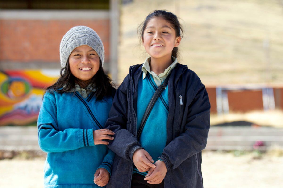 Deux jeunes filles à l'école en Bolivia