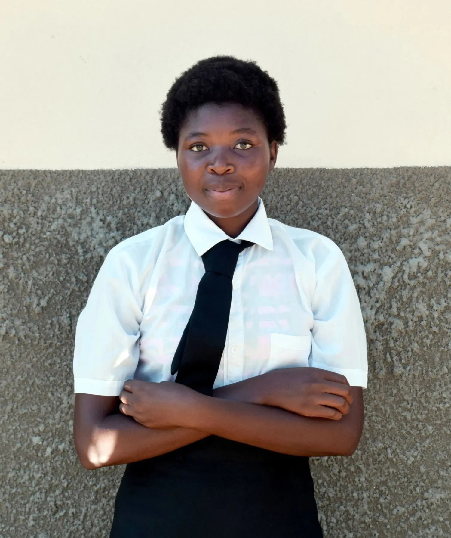 Catarina, 18 ans, rencontre des difficultés dans sa scolarité à cause des problèmes liés au changement climatique, notamment en raison de son handicap.