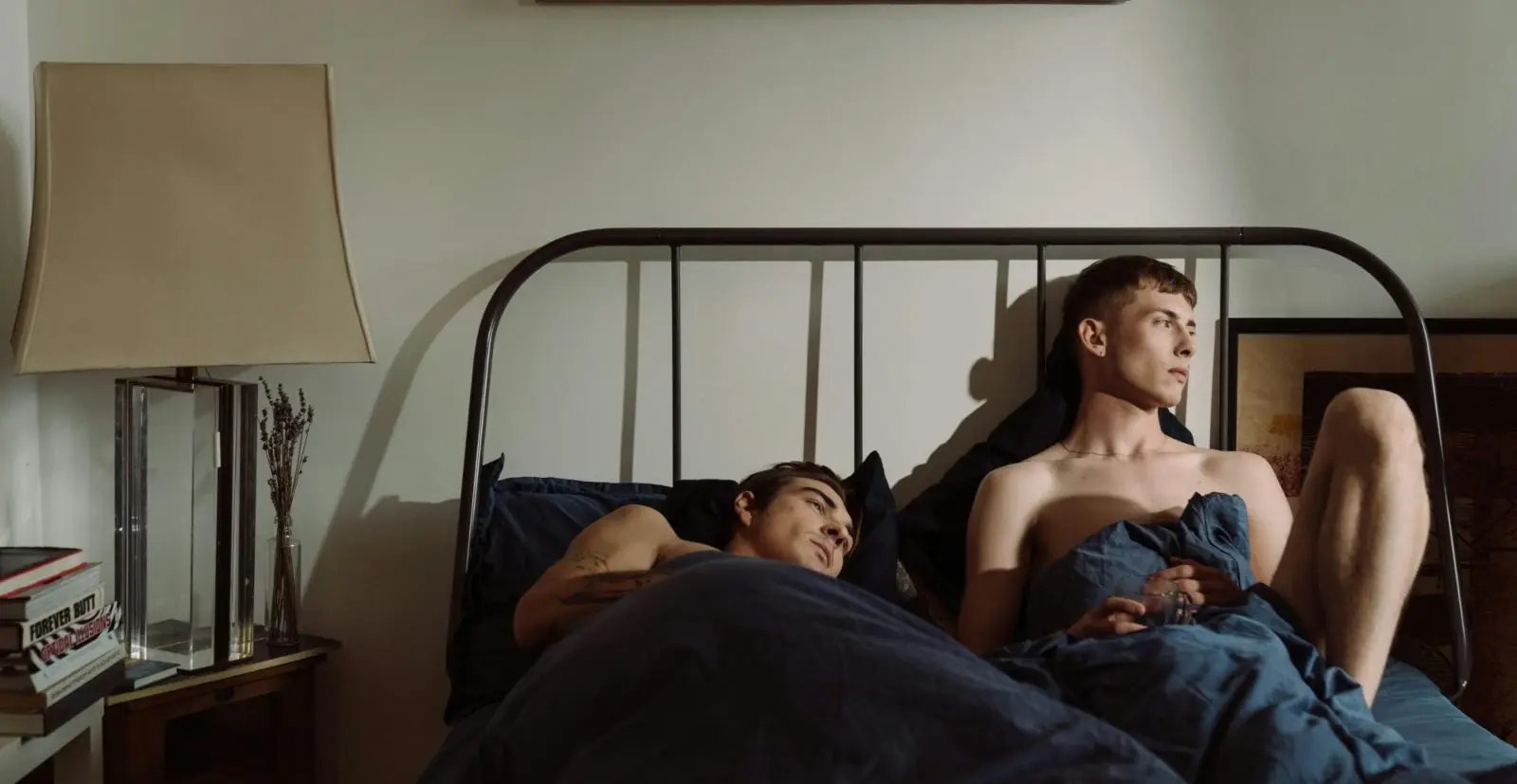 Seksuele toestemming is ook van toepassing op relaties tussen mannen of vrouwen onderling. 