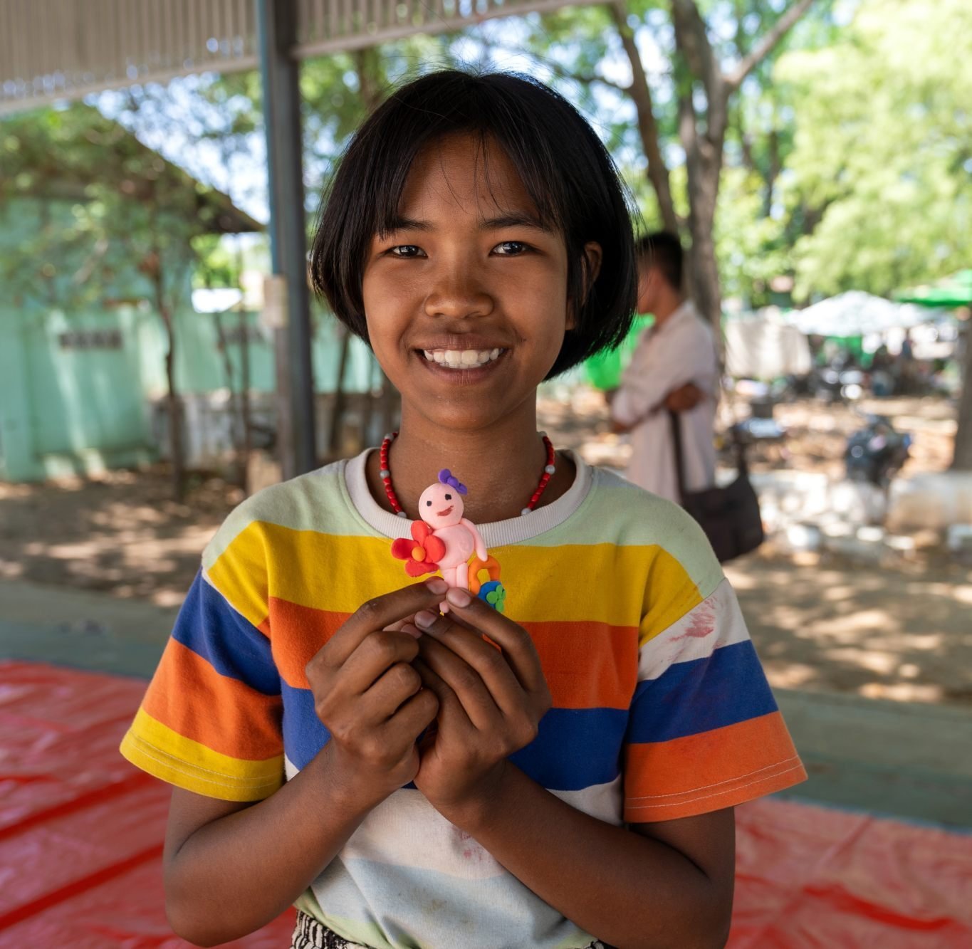Dans les espaces adaptés aux enfants, les filles sont protégées et reçoivent les soins et le soutien nécessaires. @Shin Thadar
