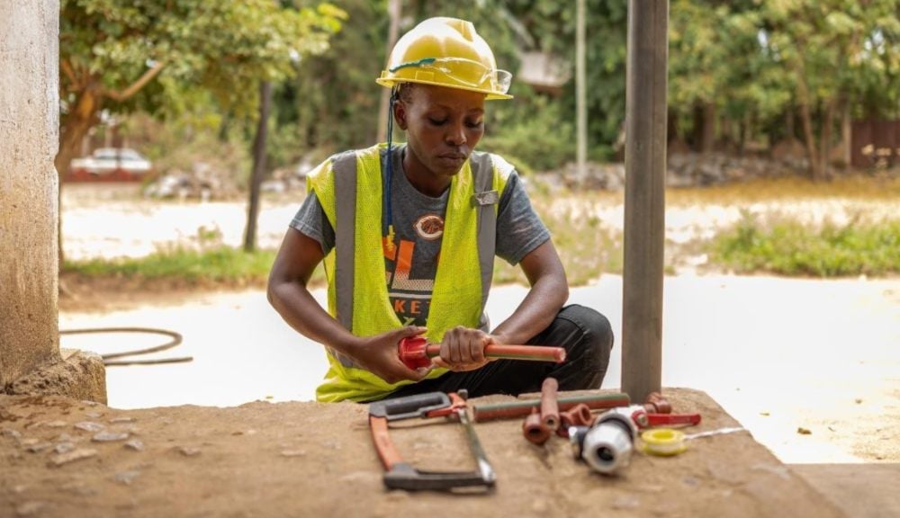 Rose, deelneemster aan ons "VUKA"-programma in Tanzania.