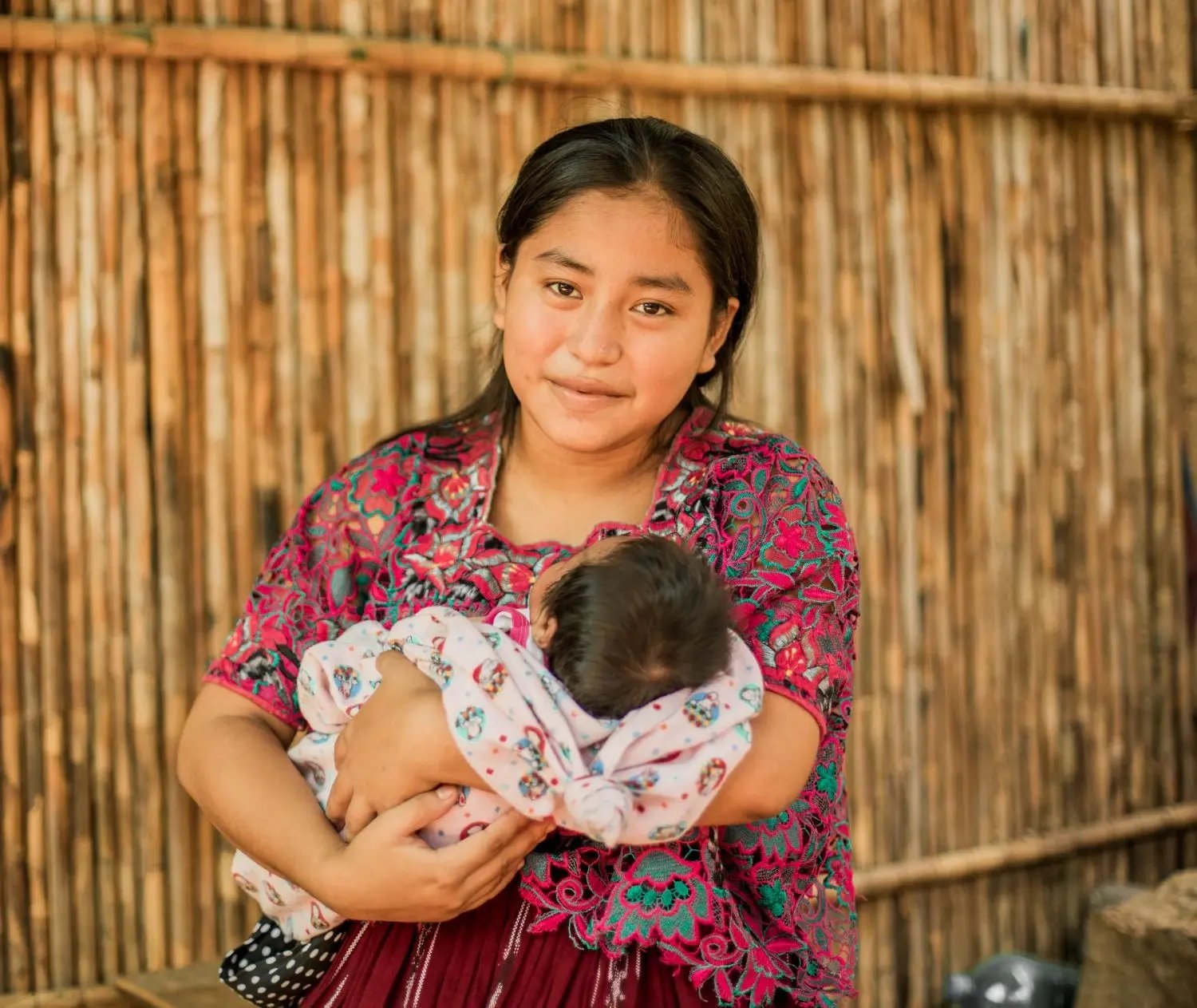 De 18-jarige Sefora uit Guatemala werd moeder na een informele verbintenis en heeft nu een 3-jarige dochter.