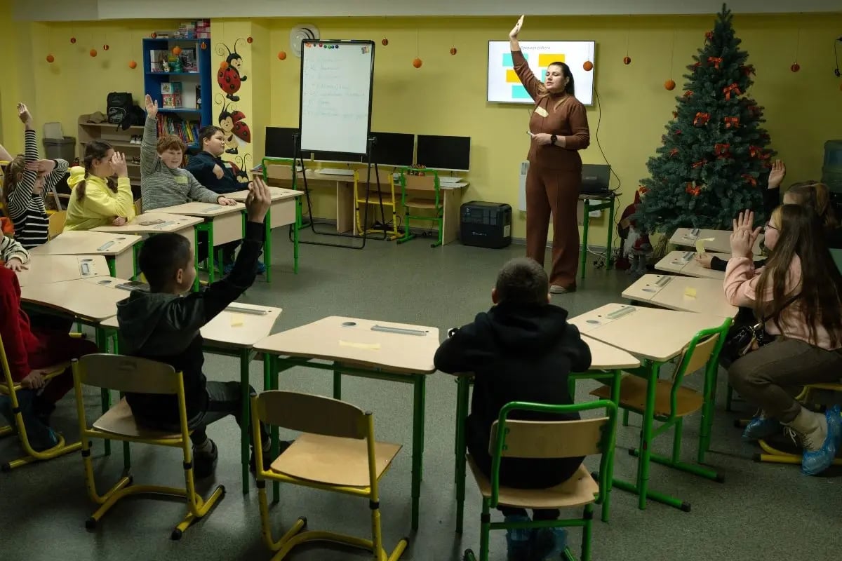 les élèves de Tetiana suivent les cours dans un lieu sécurisé et bénéficient d’un suivi.