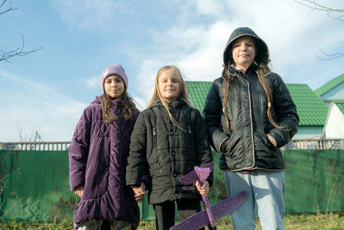 3 adolescentes réfugié·e·s d'Ukraine
