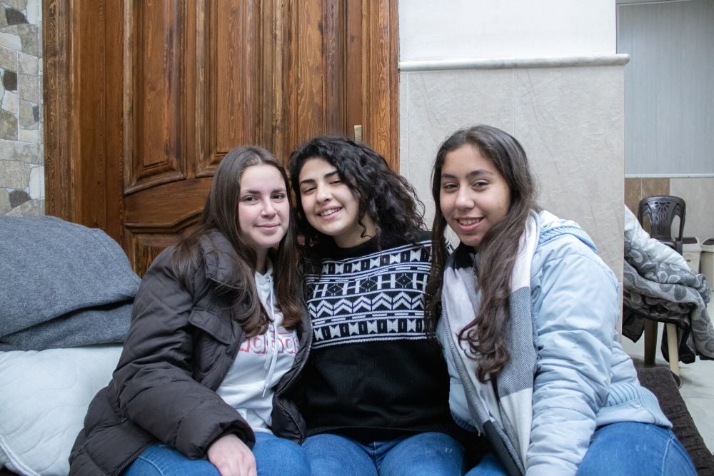 3-girls-from-syria-after-earthquake