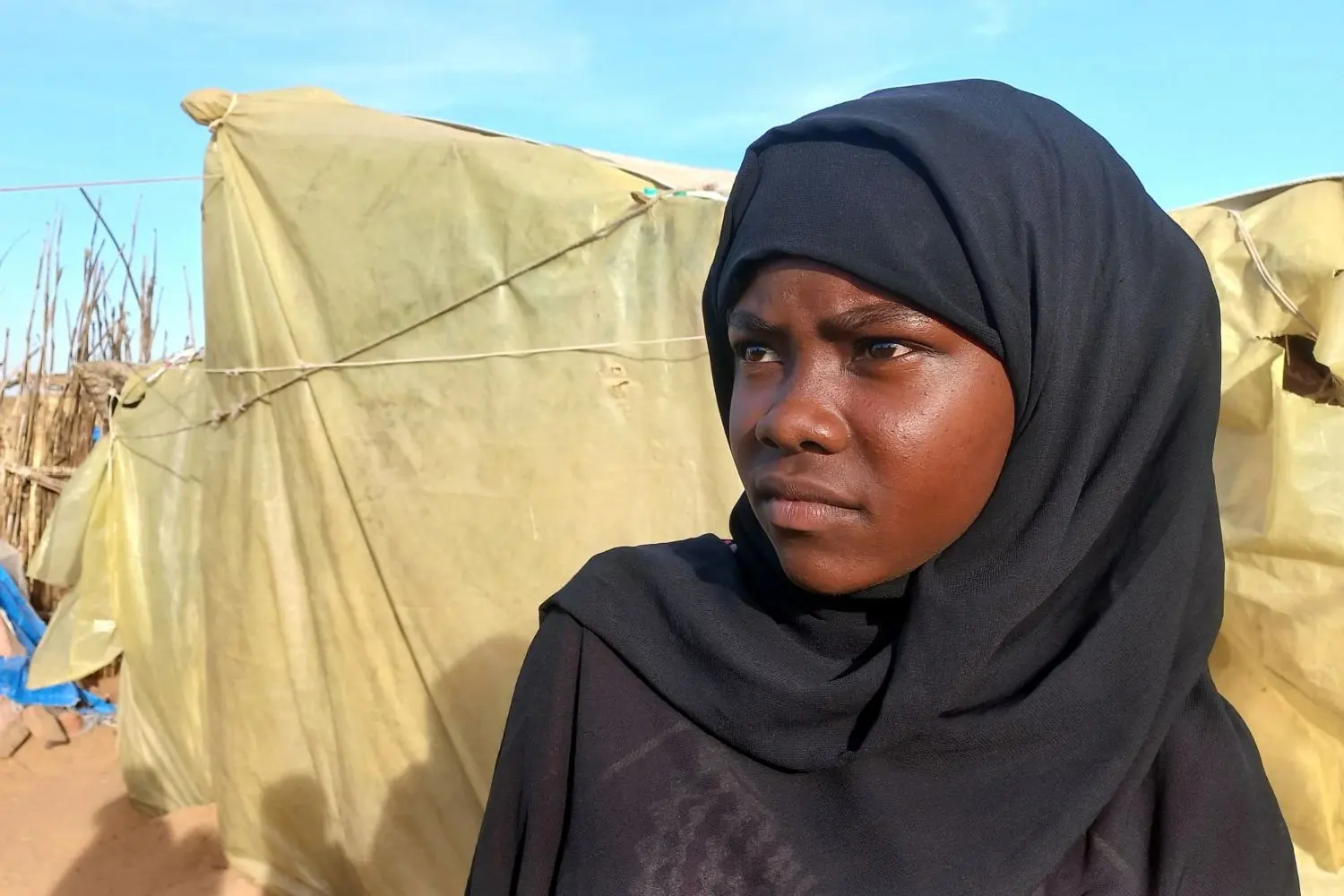 Comme de nombreuses filles soudanaises, Fatima vit dans un camp de réfugié·e·s dans des conditions difficiles.