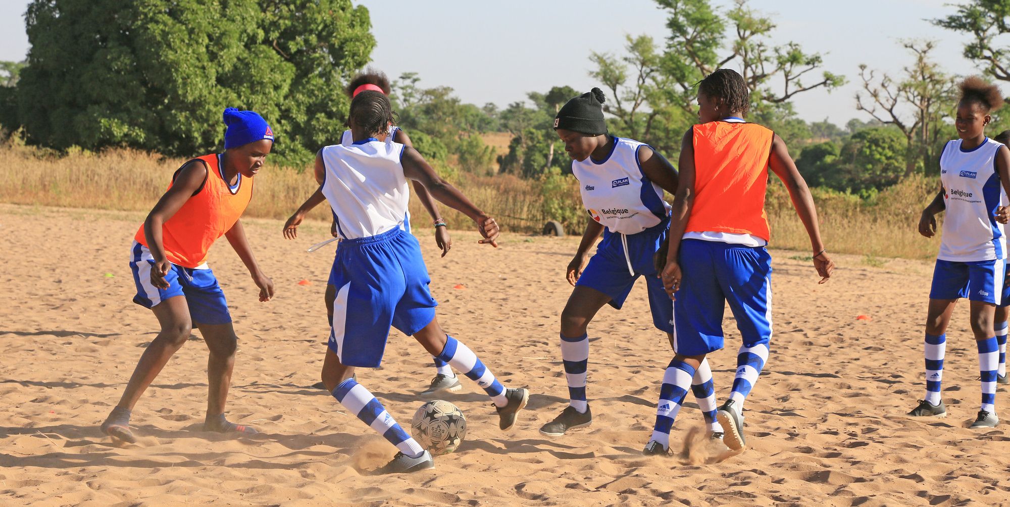 girls-playing-football-thies-senegal